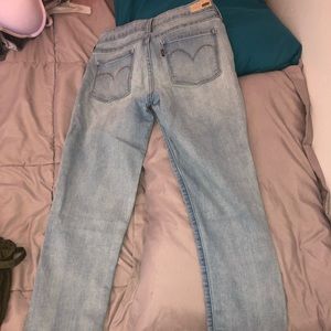 Light wash Levi jeans